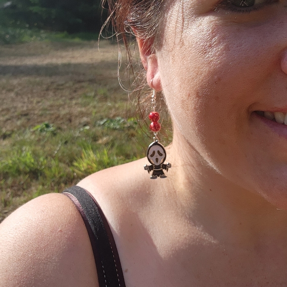 🥳SALE🥳Halloween SCREAM dangles - Picture 6 of 9